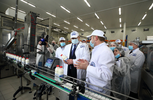 Губернатор Сергей Жвачкин посетил молочный завод 